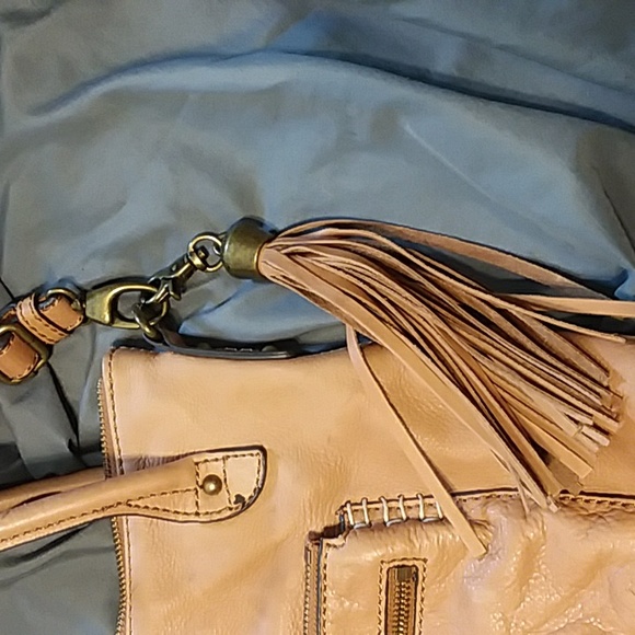 ✔️Lucky Brand Tan Crossbody Satchel, EUC - Picture 2 of 6